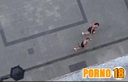gozando na rua em cima das pessoas